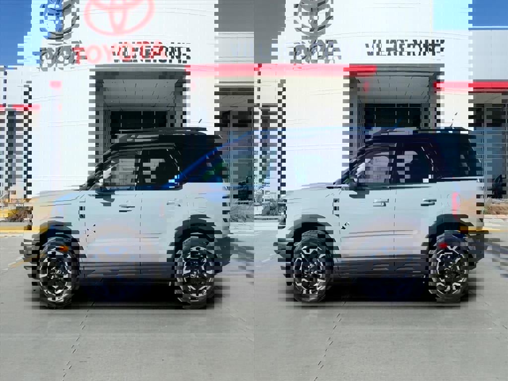 Used 2023 Ford Bronco Sport Outer Banks w/ Tech Package image 2