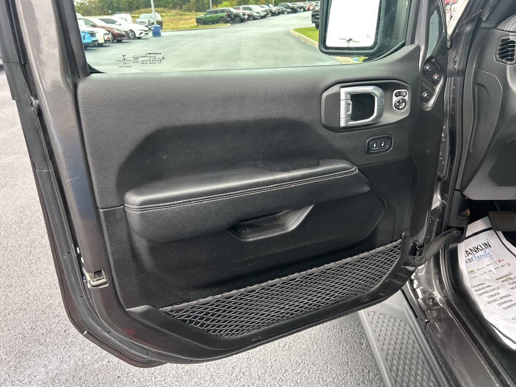 Used 2022 Jeep Gladiator Overland w/ Cold Weather Group AWD/4WD image 12