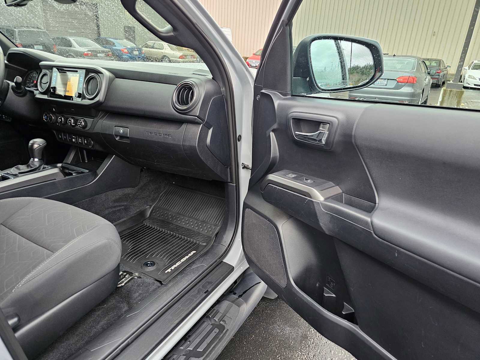 Used 2019 Toyota Tacoma TRD Sport image 10