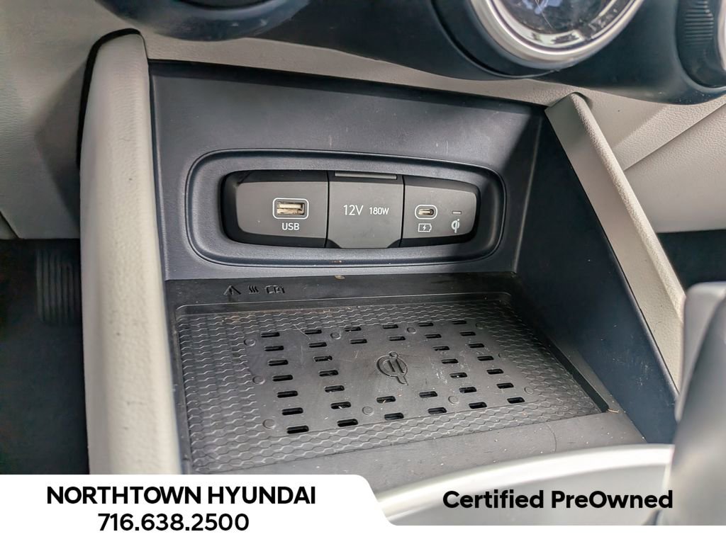 Used 2023 Hyundai Venue Limited image 18