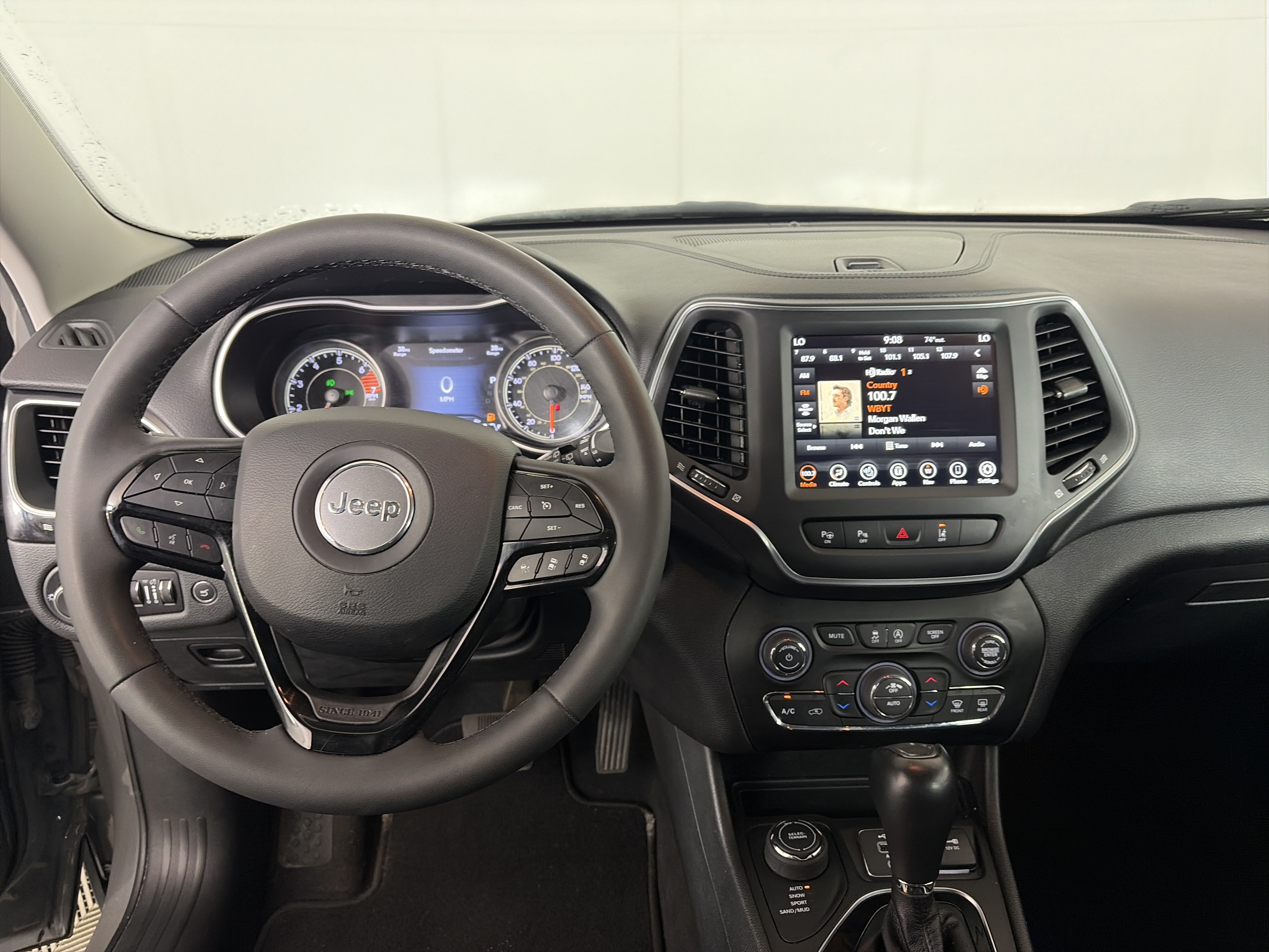 Used 2023 Jeep Cherokee Altitude Lux AWD/4WD image 3