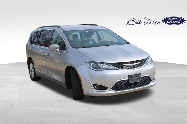 Used 2017 Chrysler Pacifica Touring-L image 3