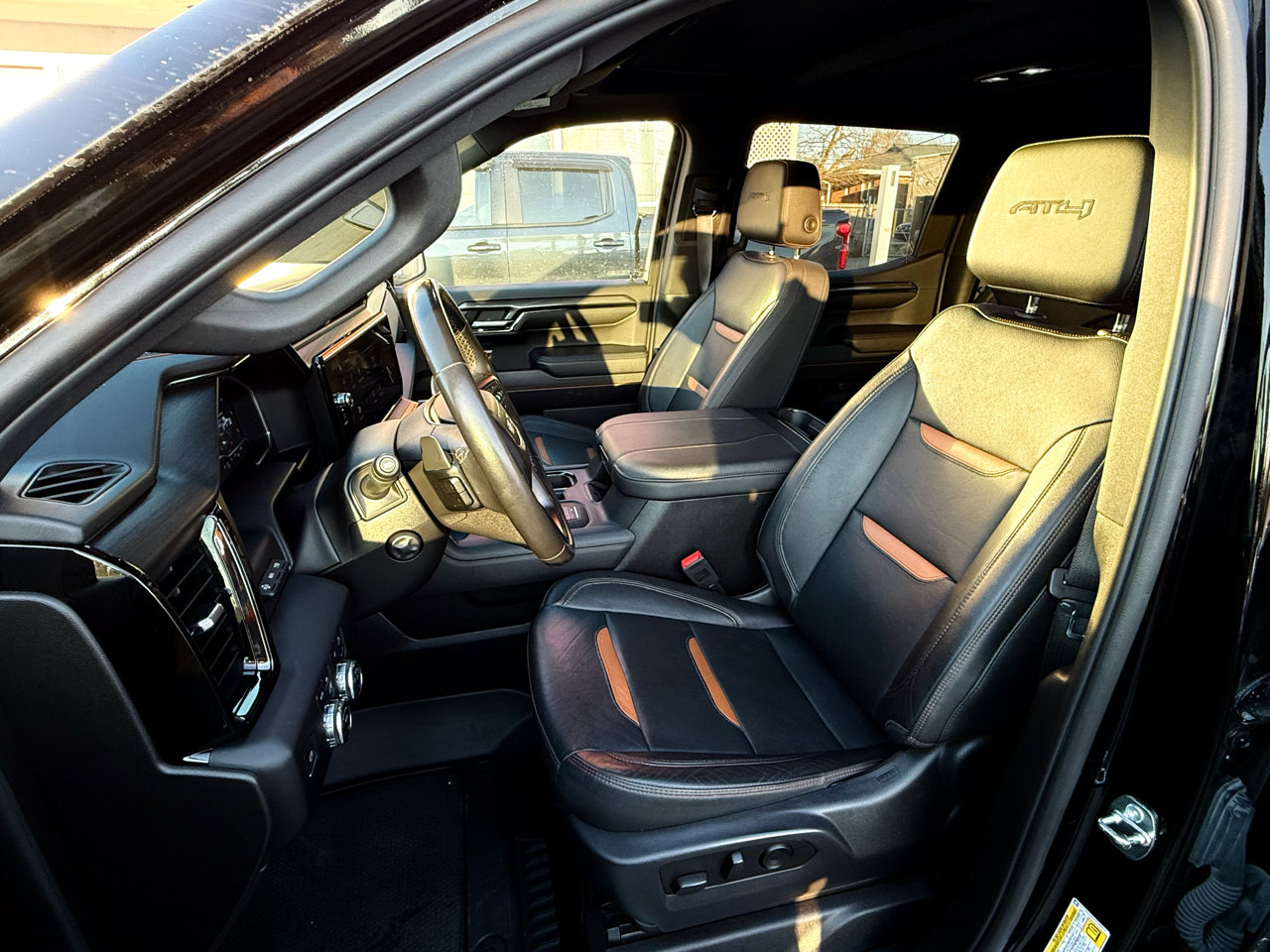 Used 2023 GMC Sierra 1500 AT4 w/ Technology Package image 2