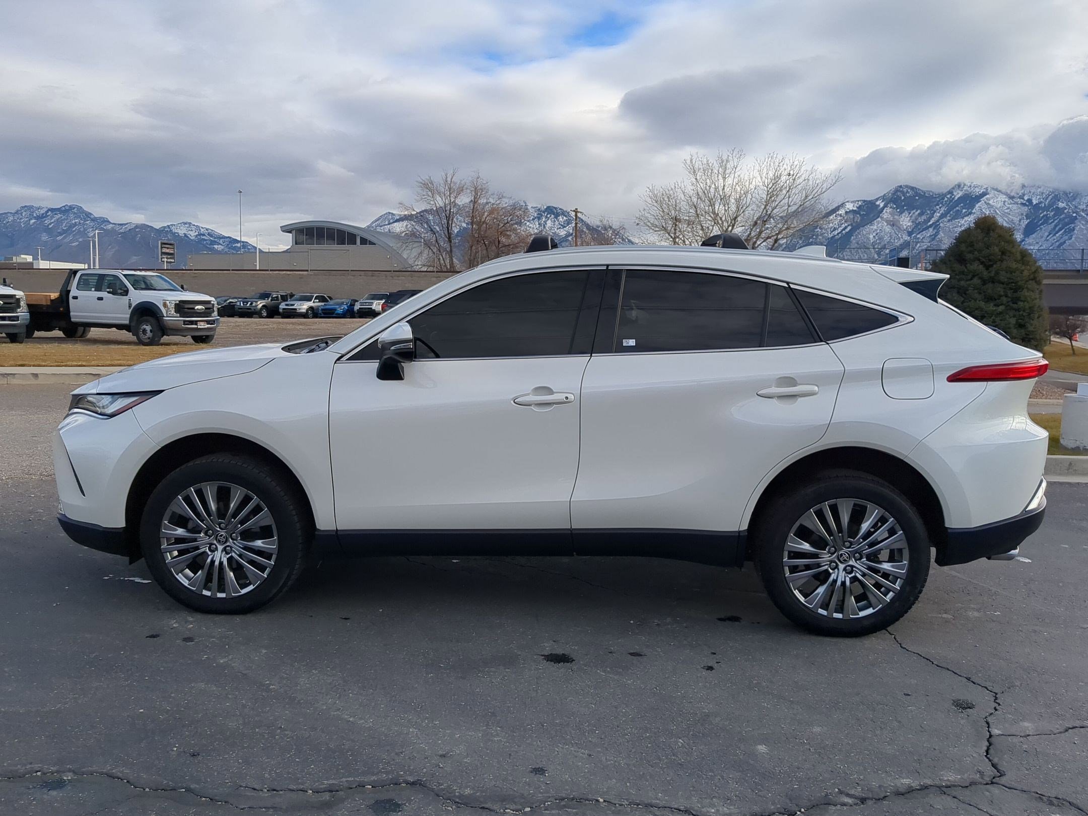 Used 2021 Toyota Venza Limited image 3