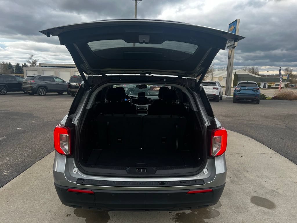 Used 2023 Ford Explorer XLT AWD/4WD image 7
