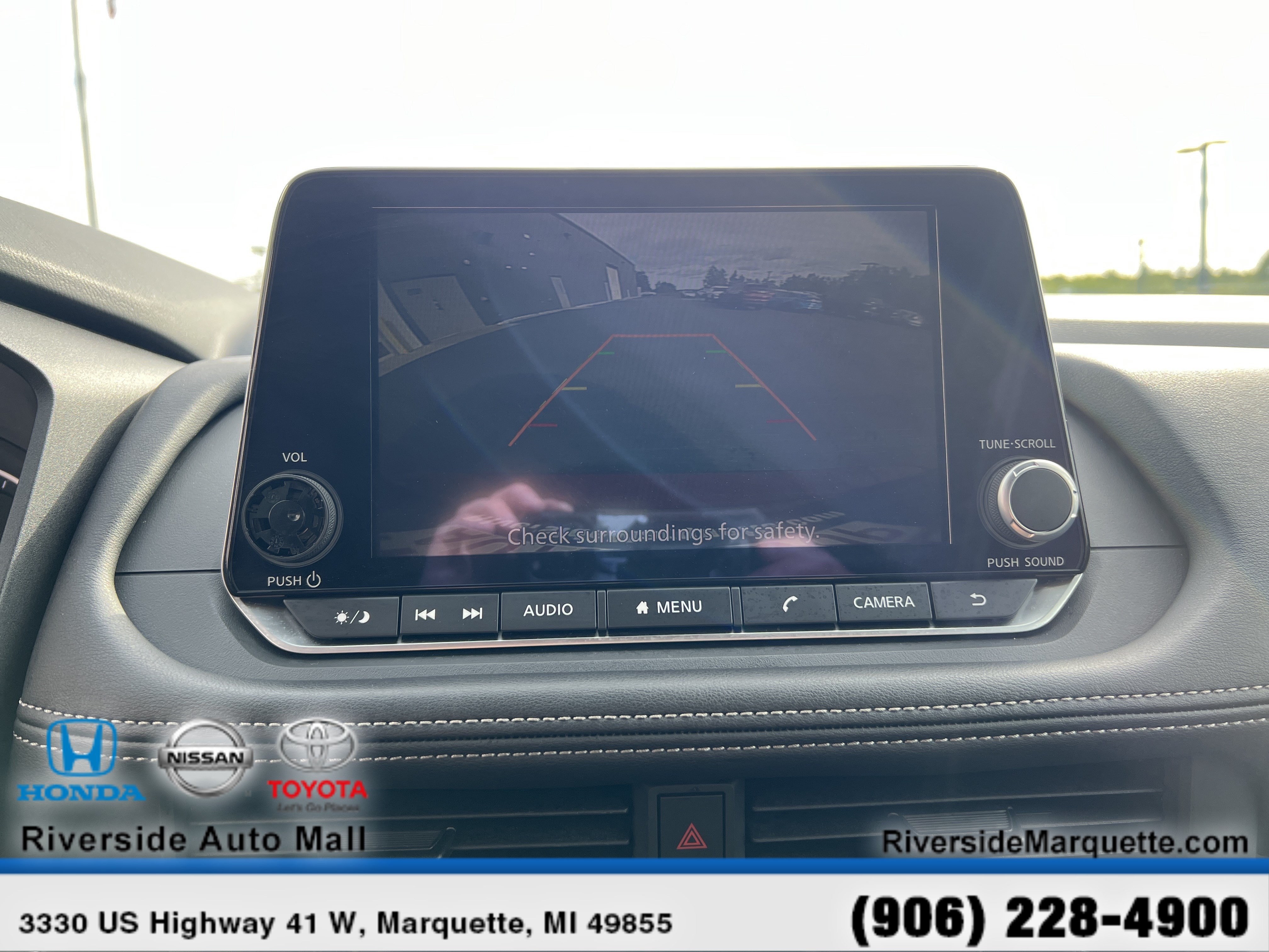 Used 2025 Nissan Rogue S AWD/4WD image 22