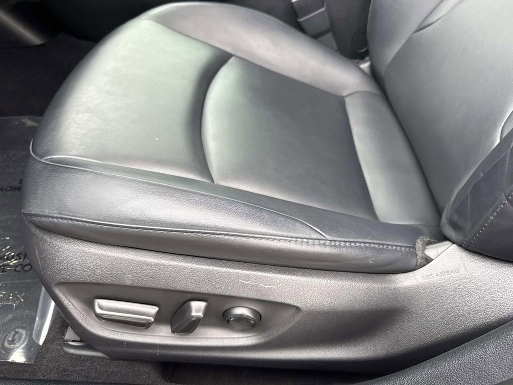 Used 2022 Toyota Prius FWD image 27