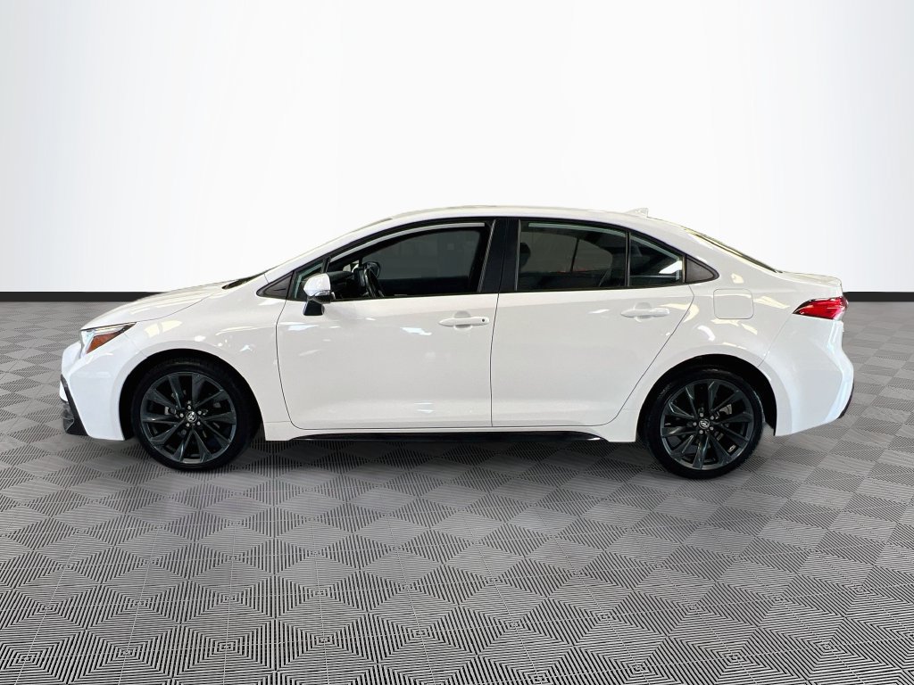Used 2024 Toyota Corolla SE w/ SE Convenience Package FWD image 4