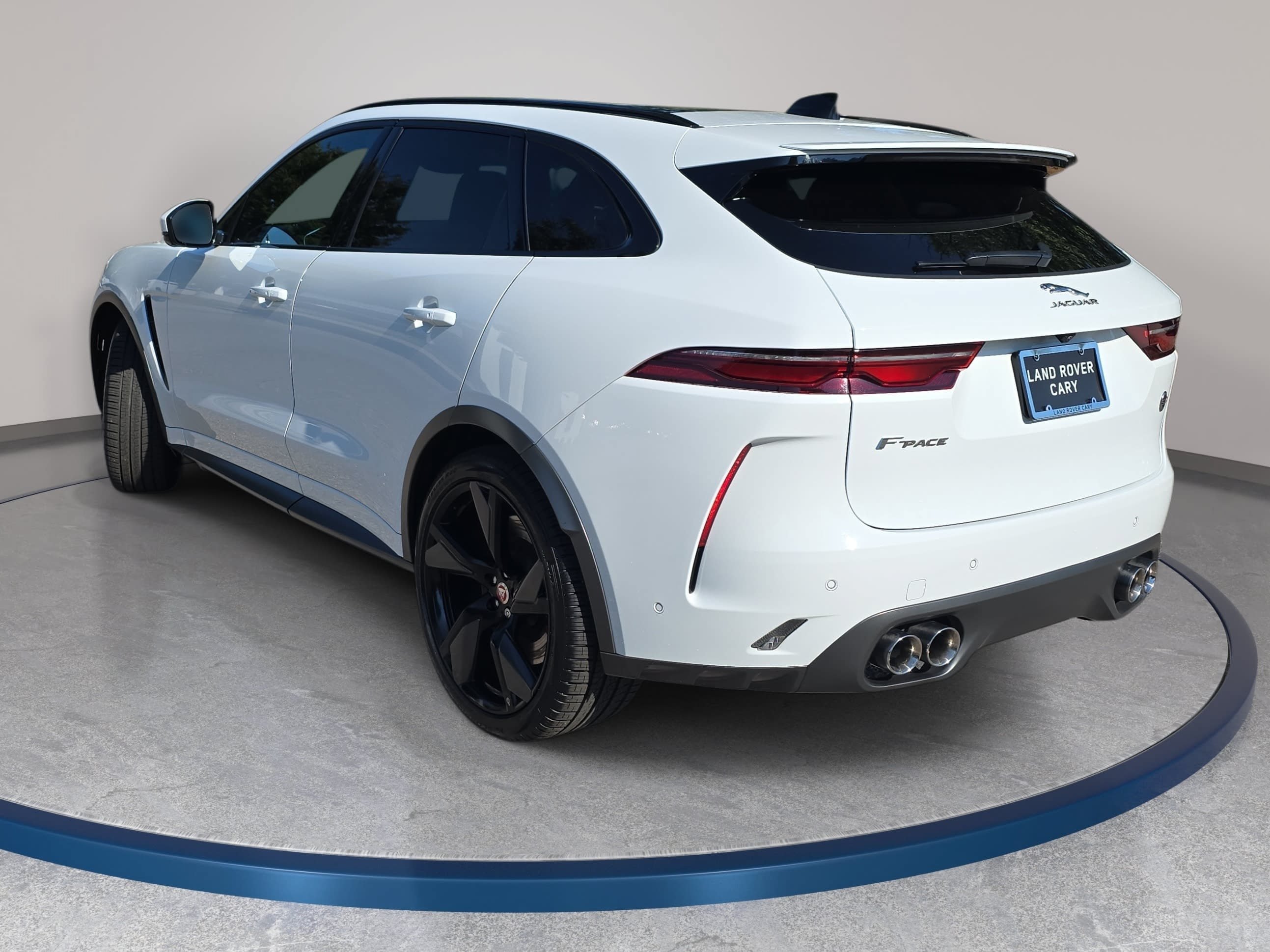 Certified 2023 Jaguar F-PACE SVR AWD/4WD image 7