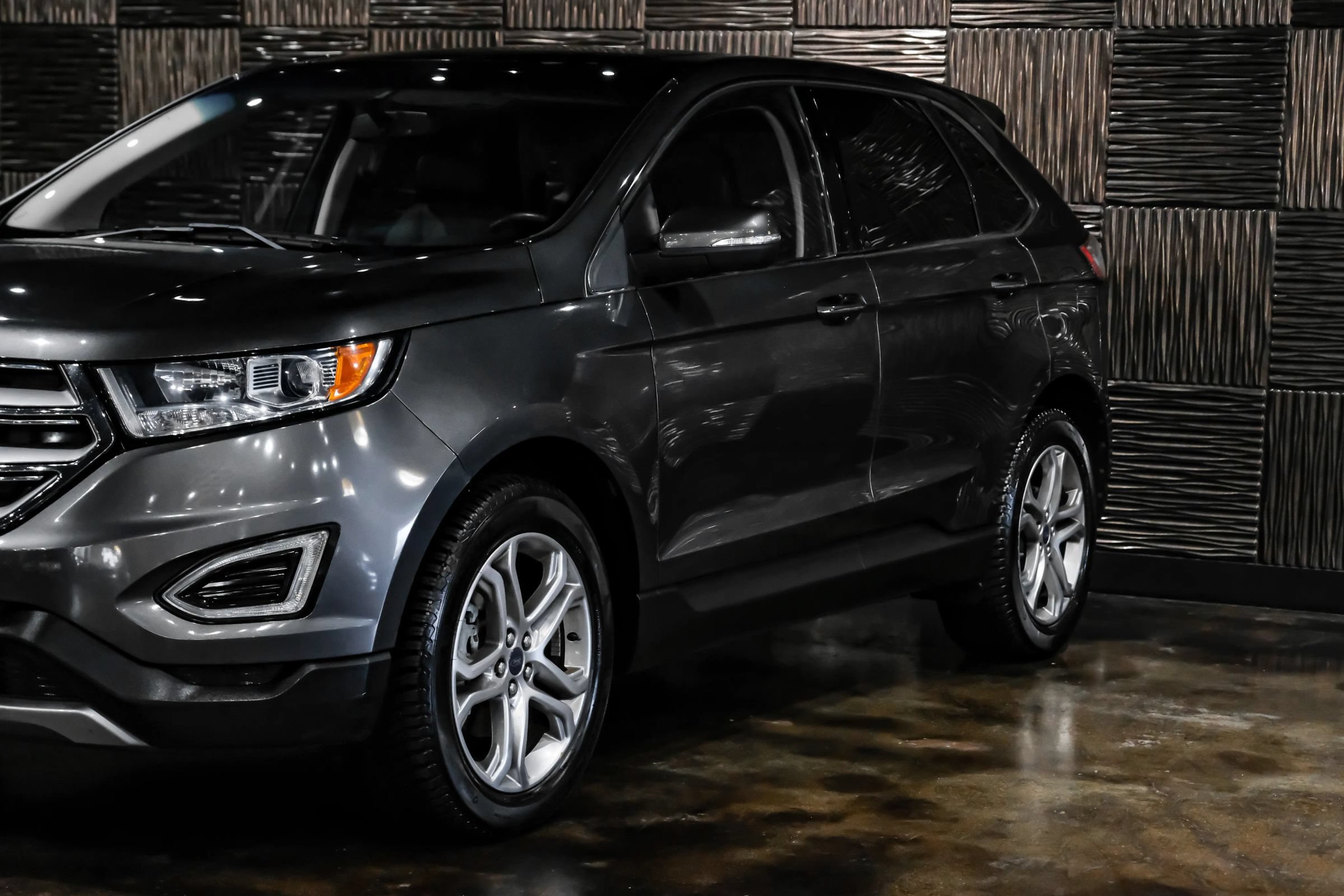 Used 2017 Ford Edge Titanium w/ Equipment Group 301A FWD image 11