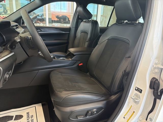 New 2026 Jeep Grand Cherokee Altitude image 13