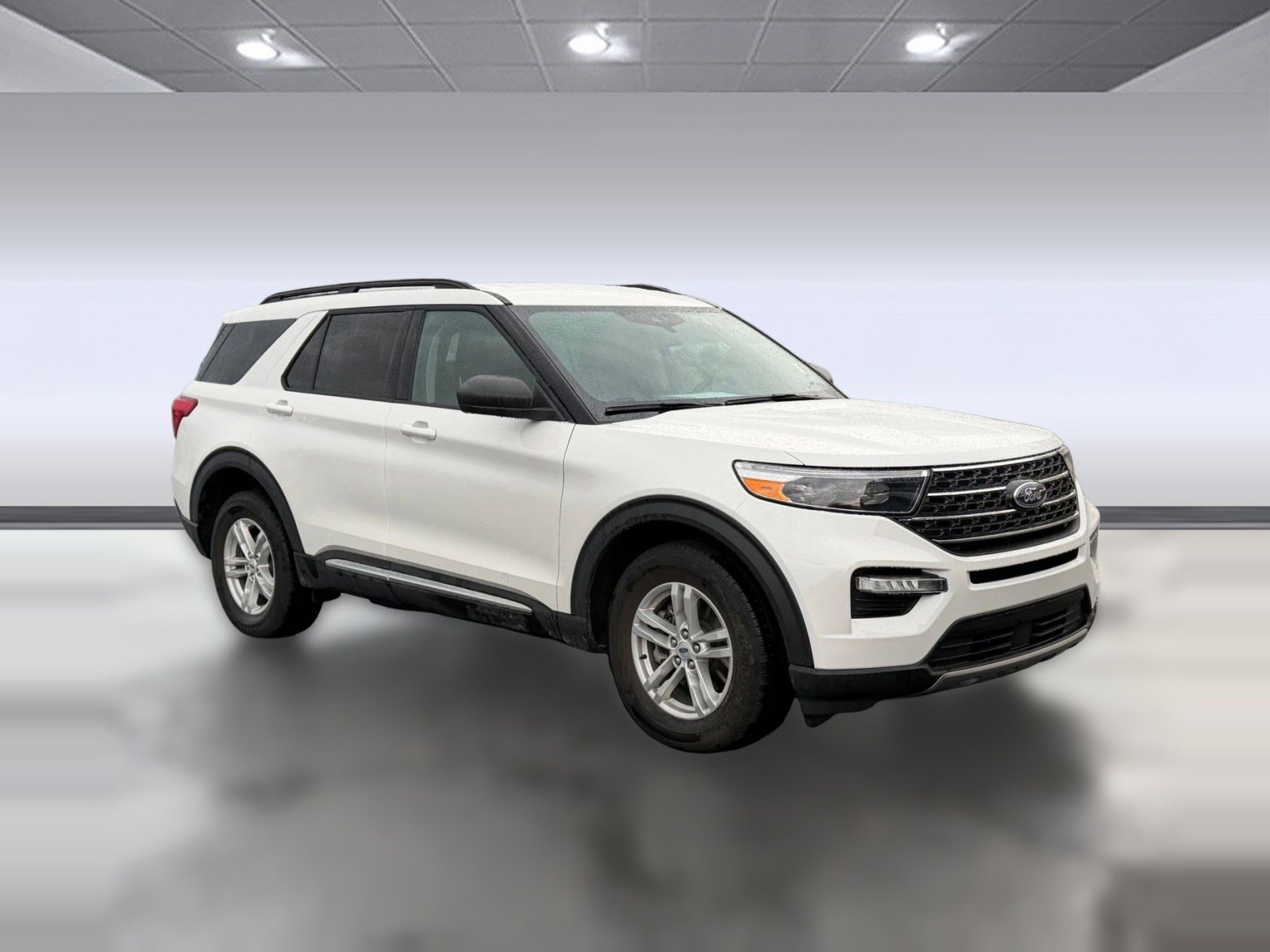 Used 2023 Ford Explorer XLT w/ Equipment Group 202A image 5