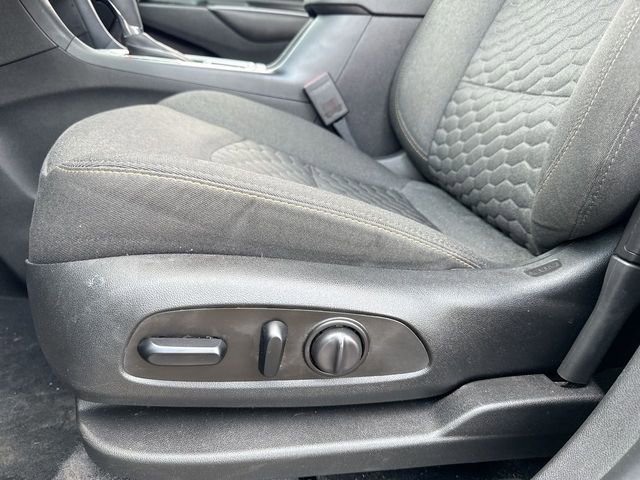 Used 2020 Chevrolet Equinox LT w/ Driver Convenience Package FWD image 12