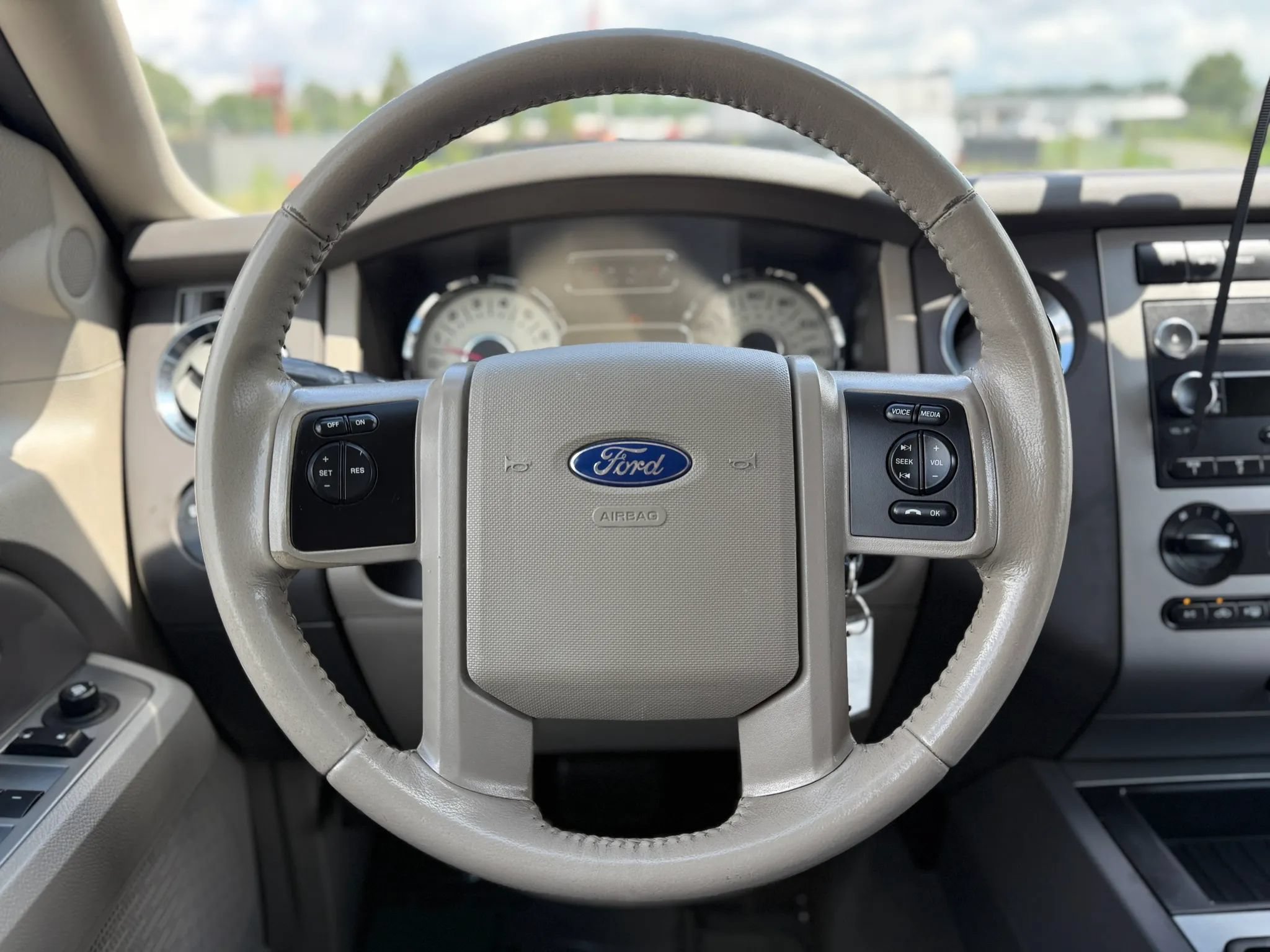Used 2014 Ford Expedition XLT AWD/4WD image 26