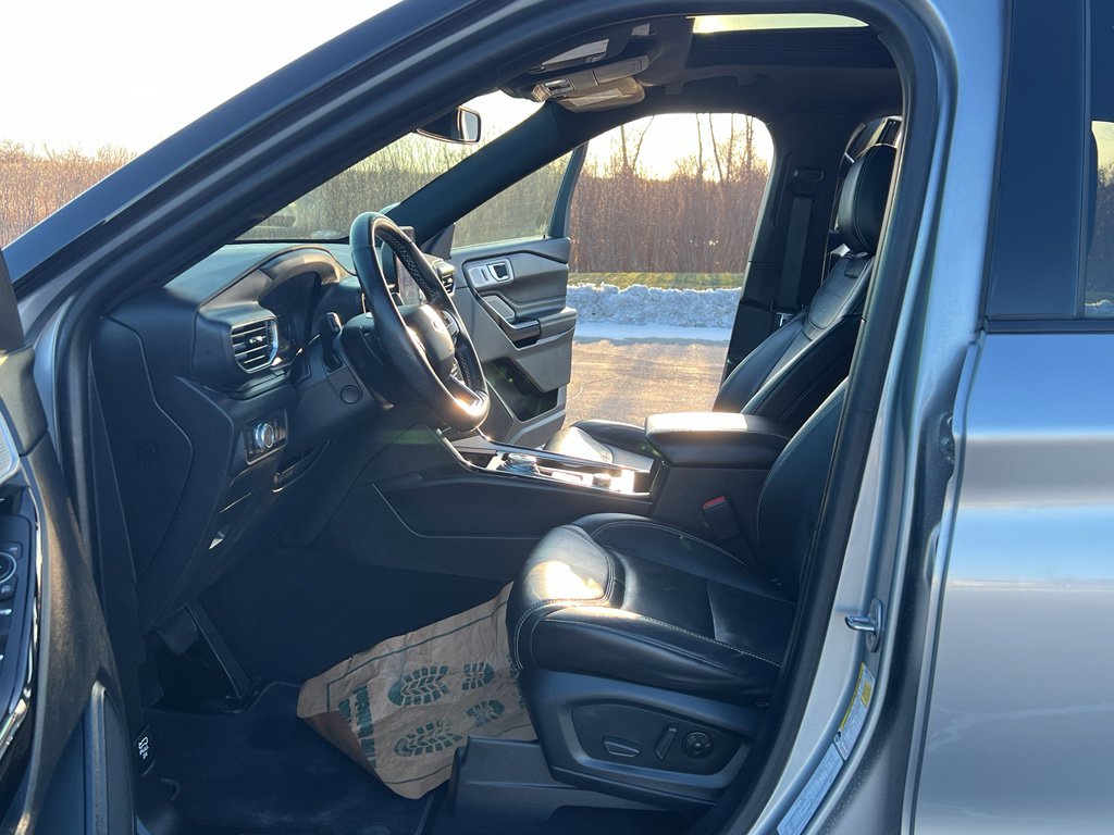 Used 2021 Ford Explorer ST w/ ST Street Pack image 14