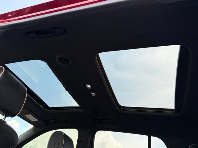 Used 2022 Chevrolet Traverse Premier w/ Redline Edition AWD/4WD image 18