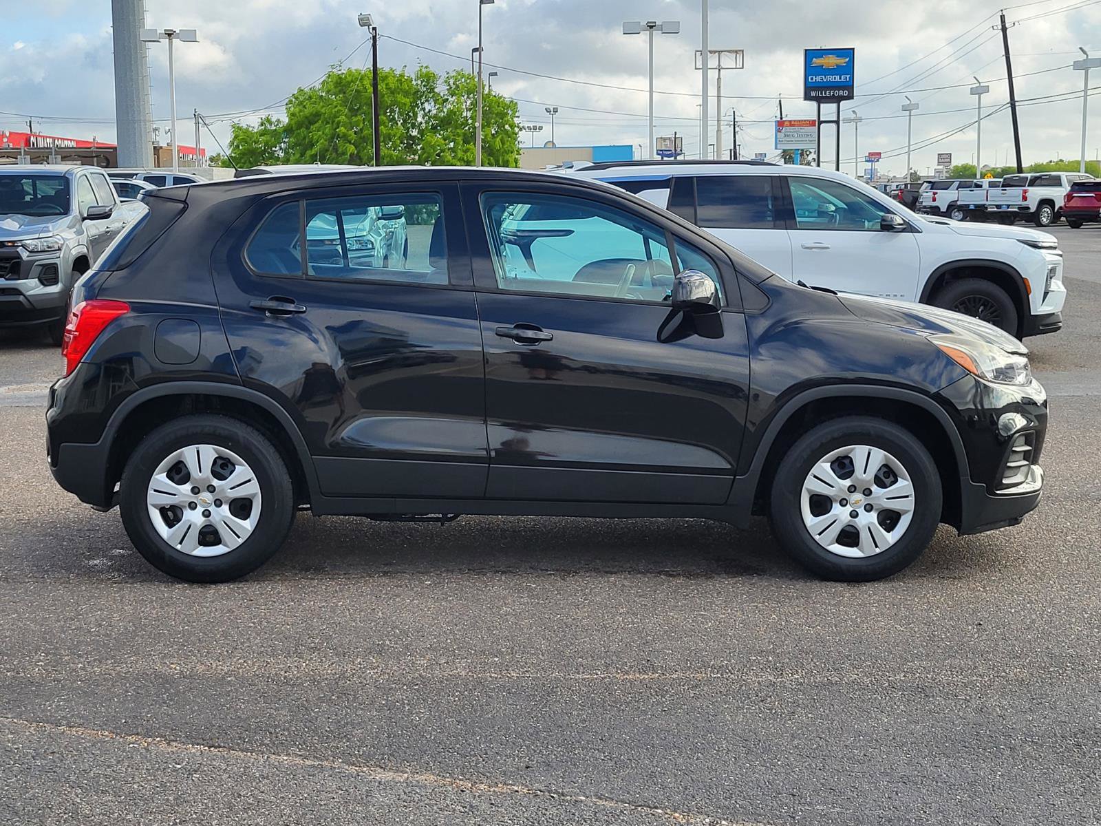 Used 2018 Chevrolet Trax LS w/ LPO, Cargo Package FWD image 6
