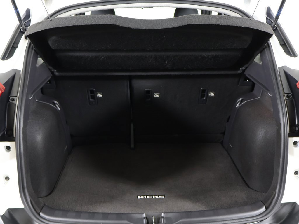 Used 2019 Nissan Kicks SV image 16