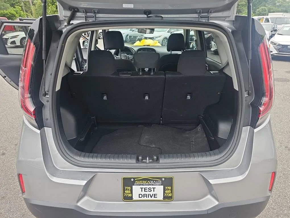 Used 2025 Kia Soul LX w/ LX Technology Package FWD image 20