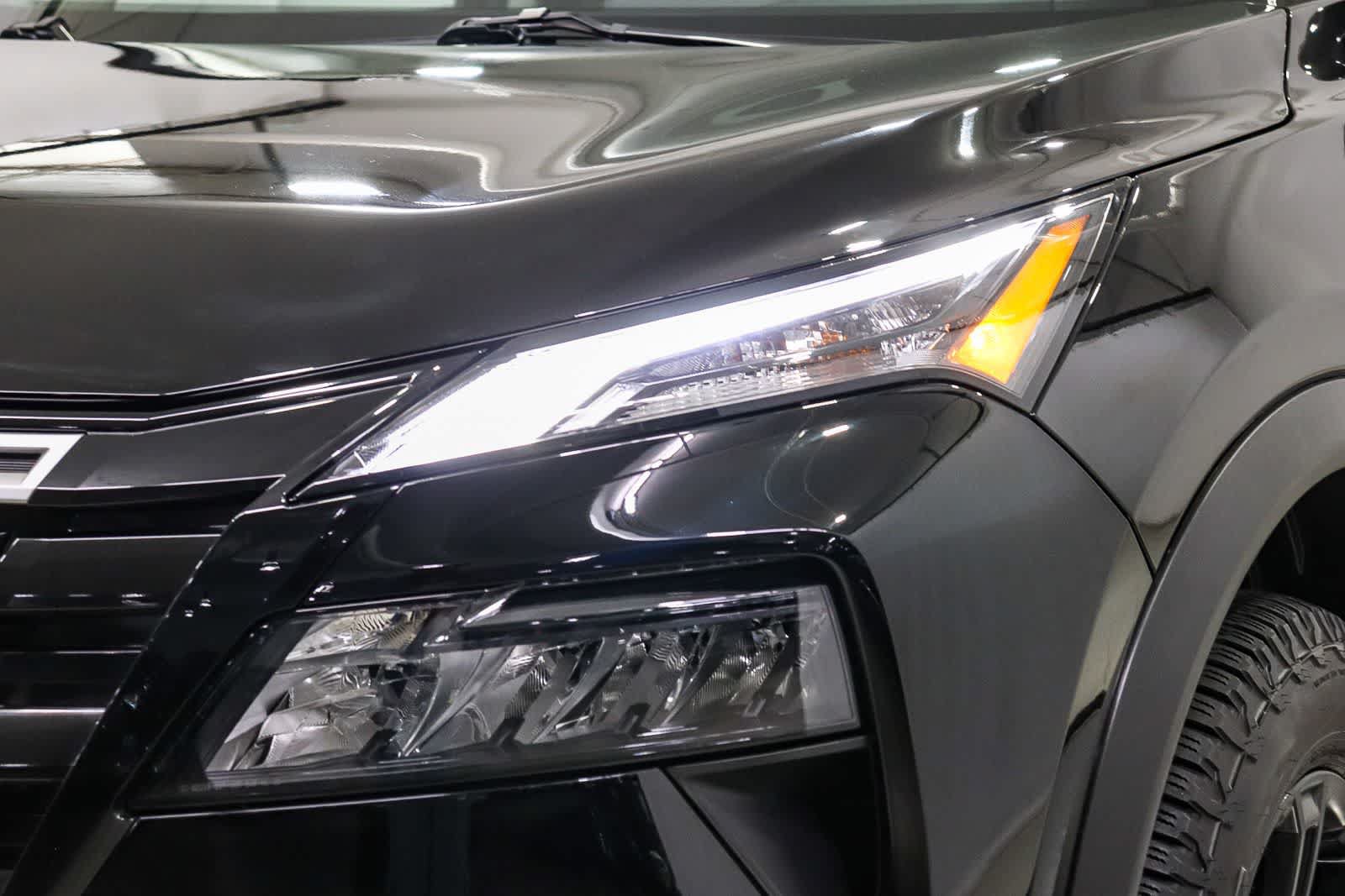 Used 2025 Nissan Rogue SV AWD/4WD image 7
