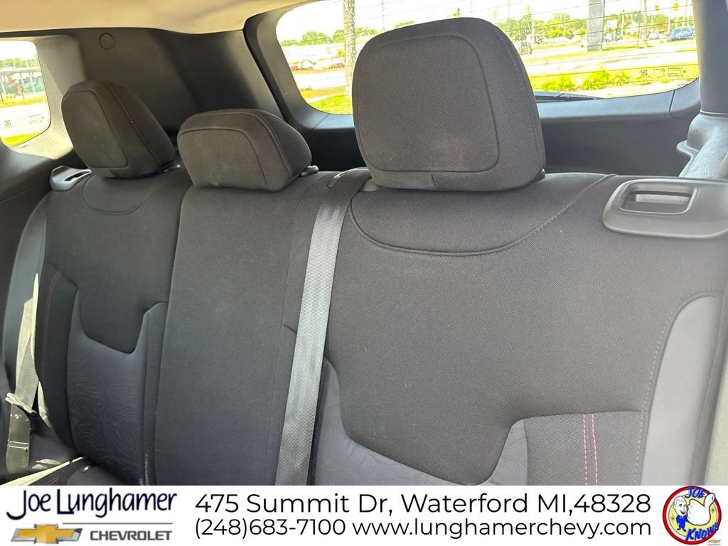 Used 2016 Jeep Renegade Trailhawk AWD/4WD image 13