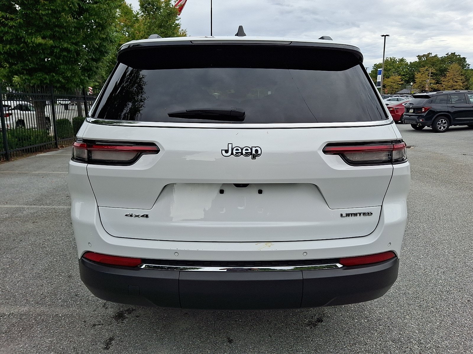 Used 2023 Jeep Grand Cherokee L Limited AWD/4WD image 5