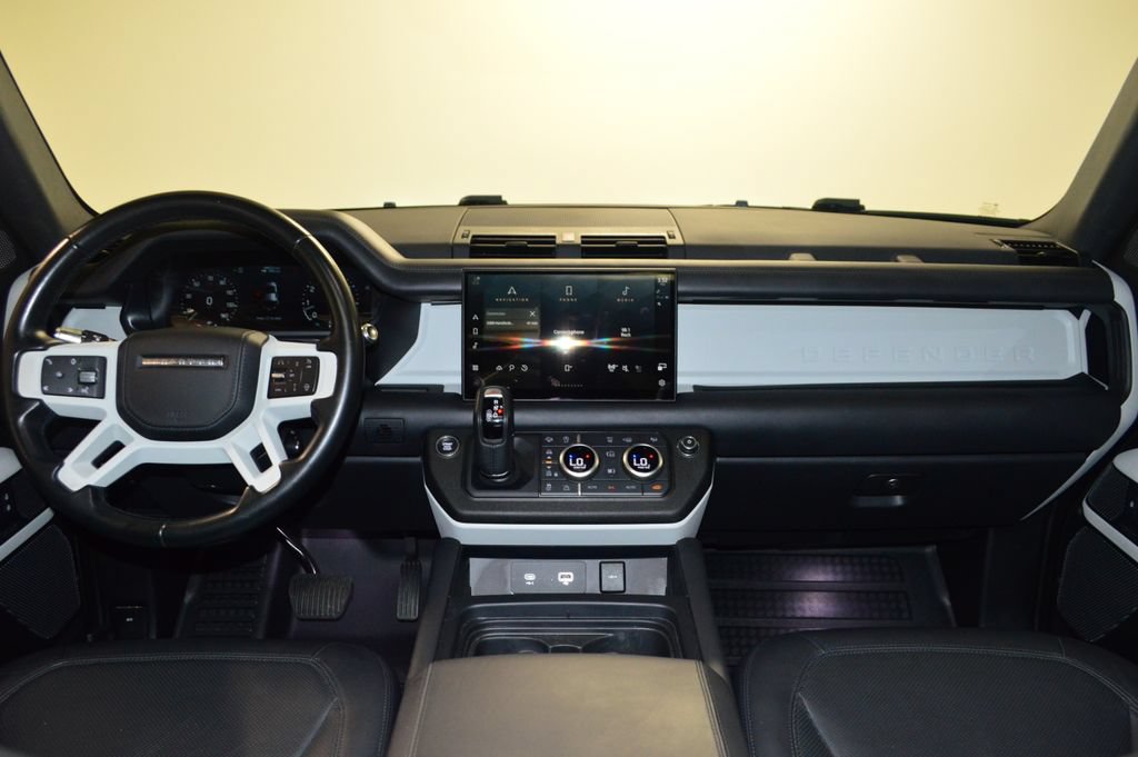 Used 2022 Land Rover Defender 110 XS Edition AWD/4WD image 33