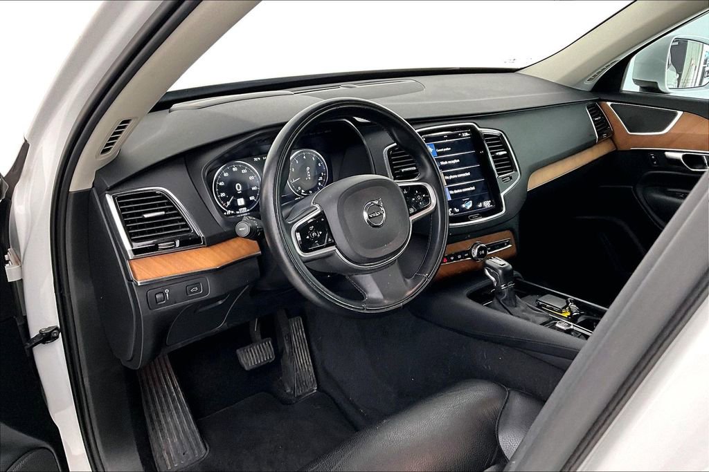 Used 2022 Volvo XC90 T5 Momentum w/ Advanced Package image 17