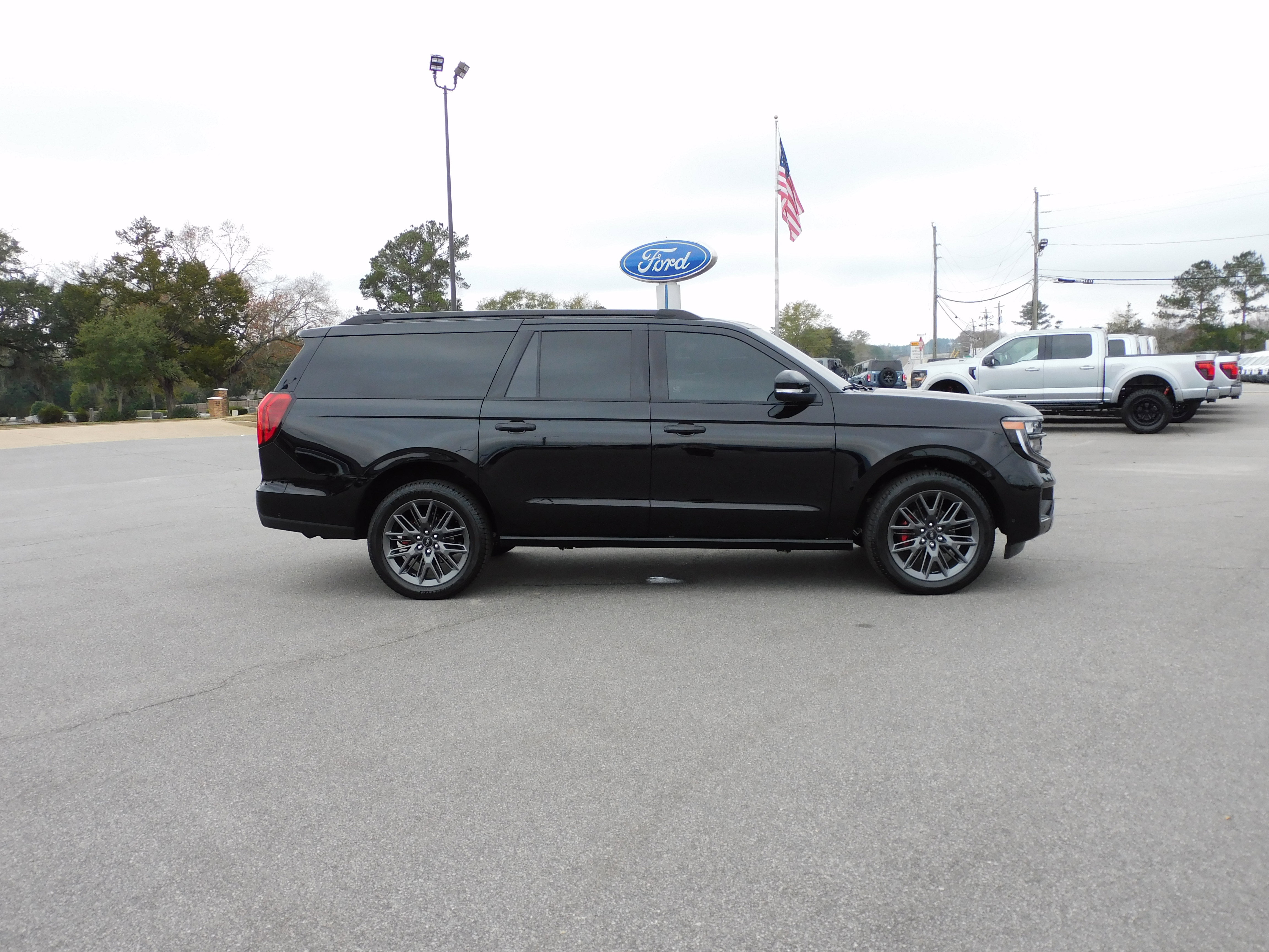 Used 2025 Ford Expedition Max Platinum w/ Stealth Performance Package image 2
