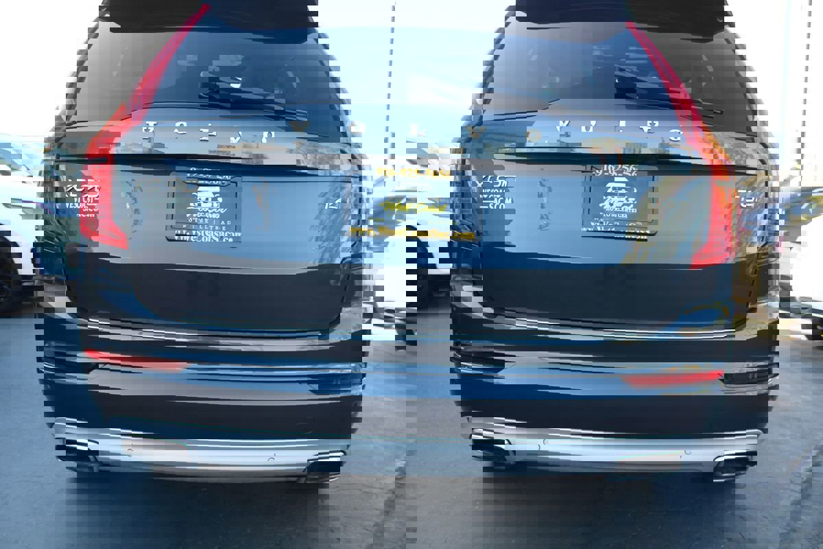 Used 2017 Volvo XC90 T6 Momentum w/ Vision Package image 16