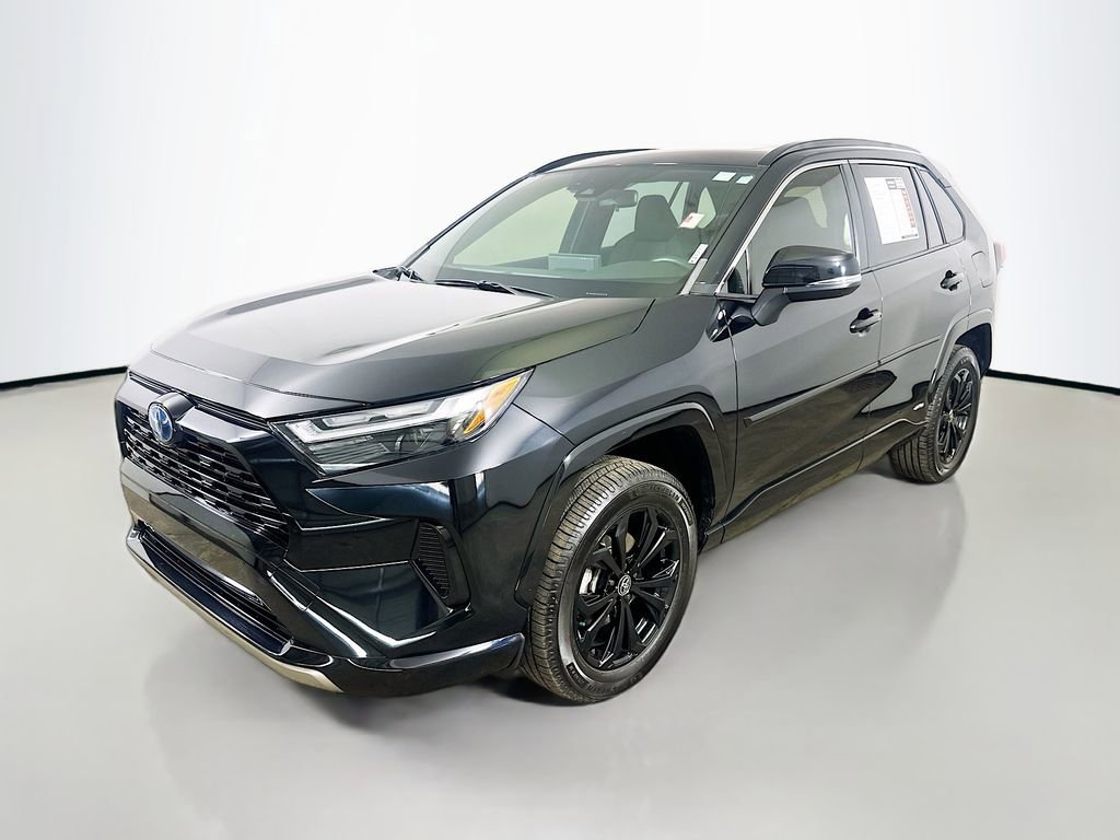 Used 2022 Toyota RAV4 SE w/ Convenience Package image 3