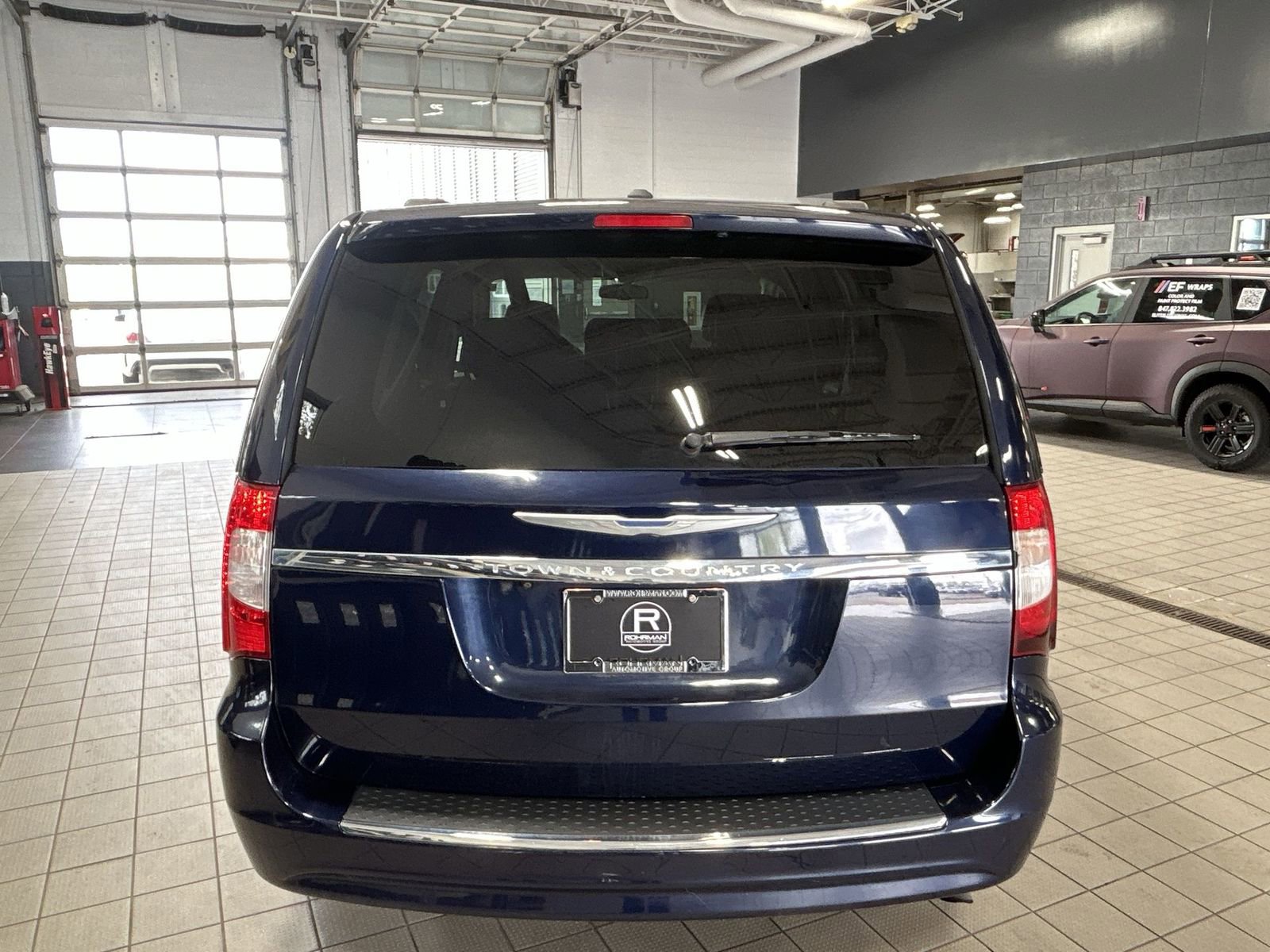 Used 2016 Chrysler Town & Country Touring w/ Driver Convenience Group FWD image 37