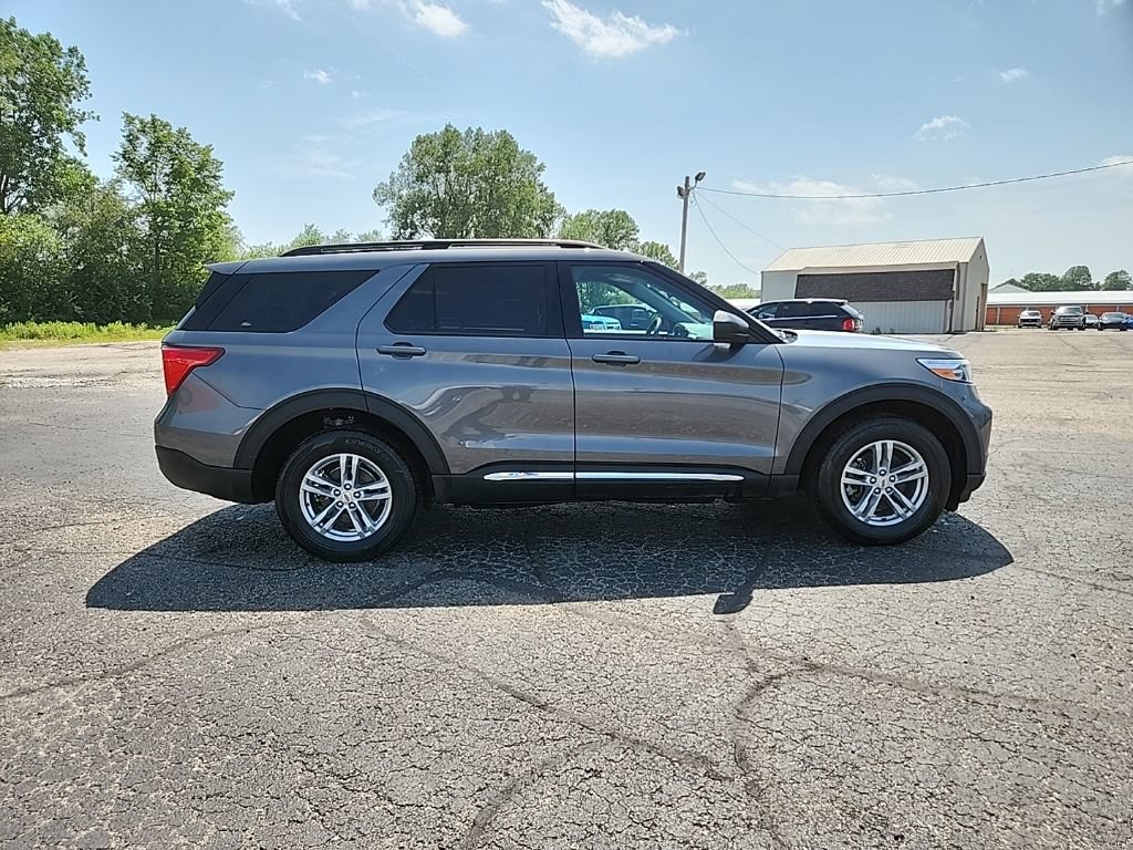 Used 2024 Ford Explorer XLT AWD/4WD image 4