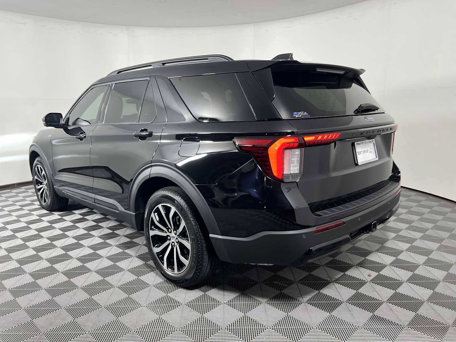 New 2026 Ford Explorer ST-Line RWD image 5