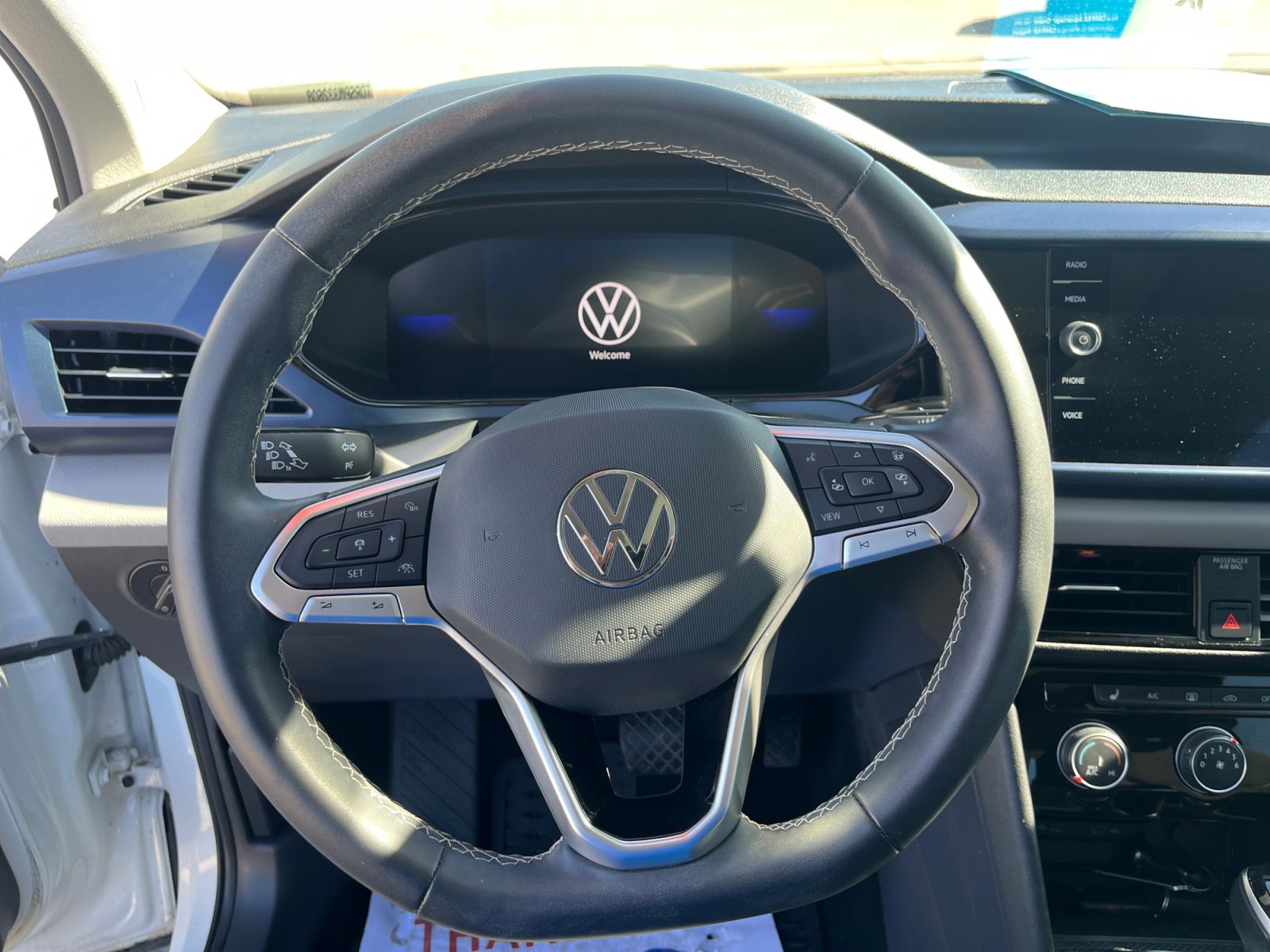 Used 2023 Volkswagen Taos SE w/ Panoramic Sunroof Package FWD image 9