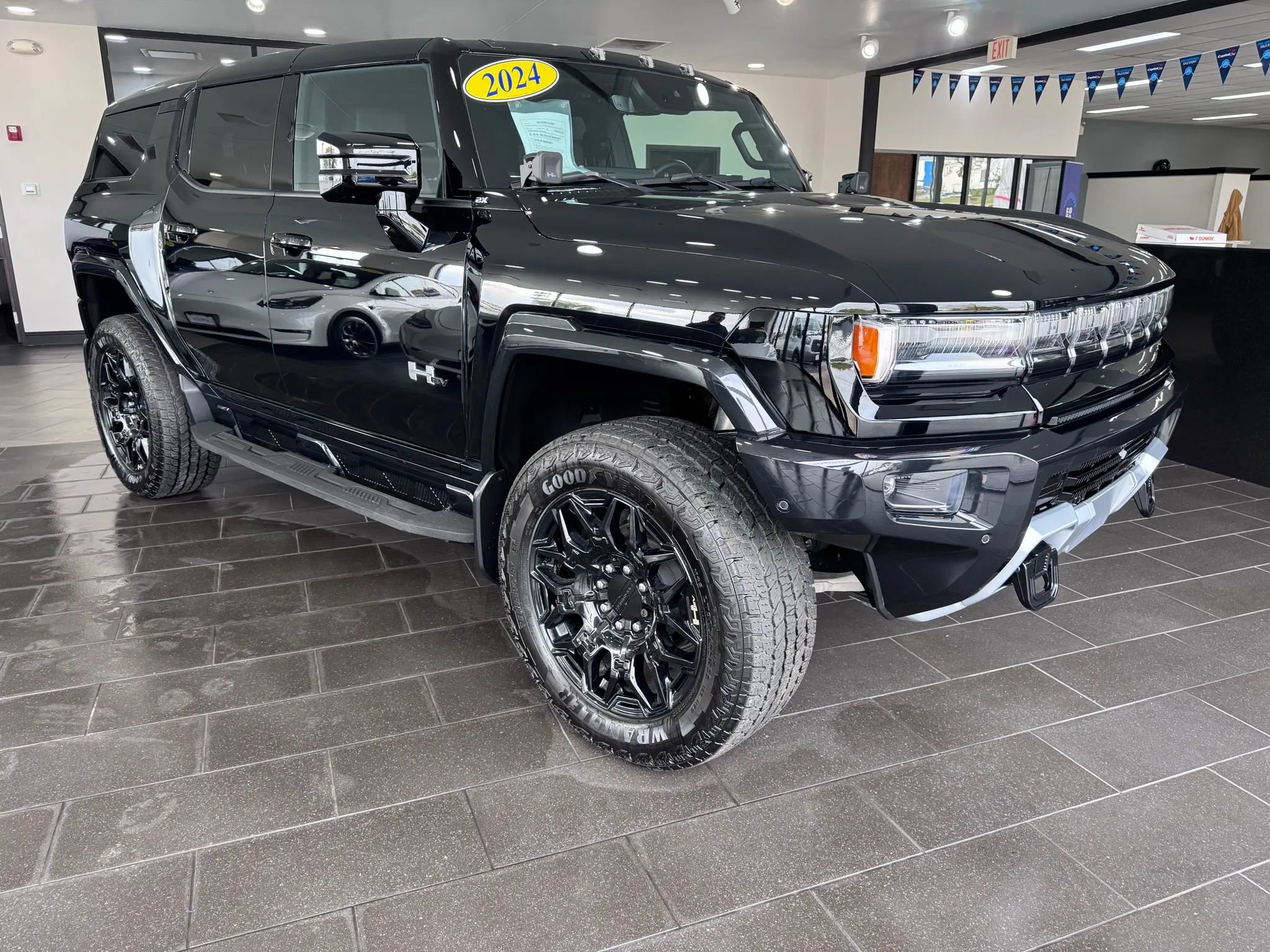 Used 2024 GMC Hummer EV 2X w/ LPO, Illumination Package image 7