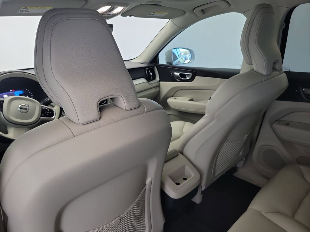 Used 2023 Volvo XC60 B5 Plus AWD/4WD image 14