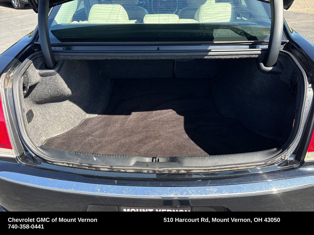 Used 2018 Chrysler 300 Limited AWD/4WD image 26