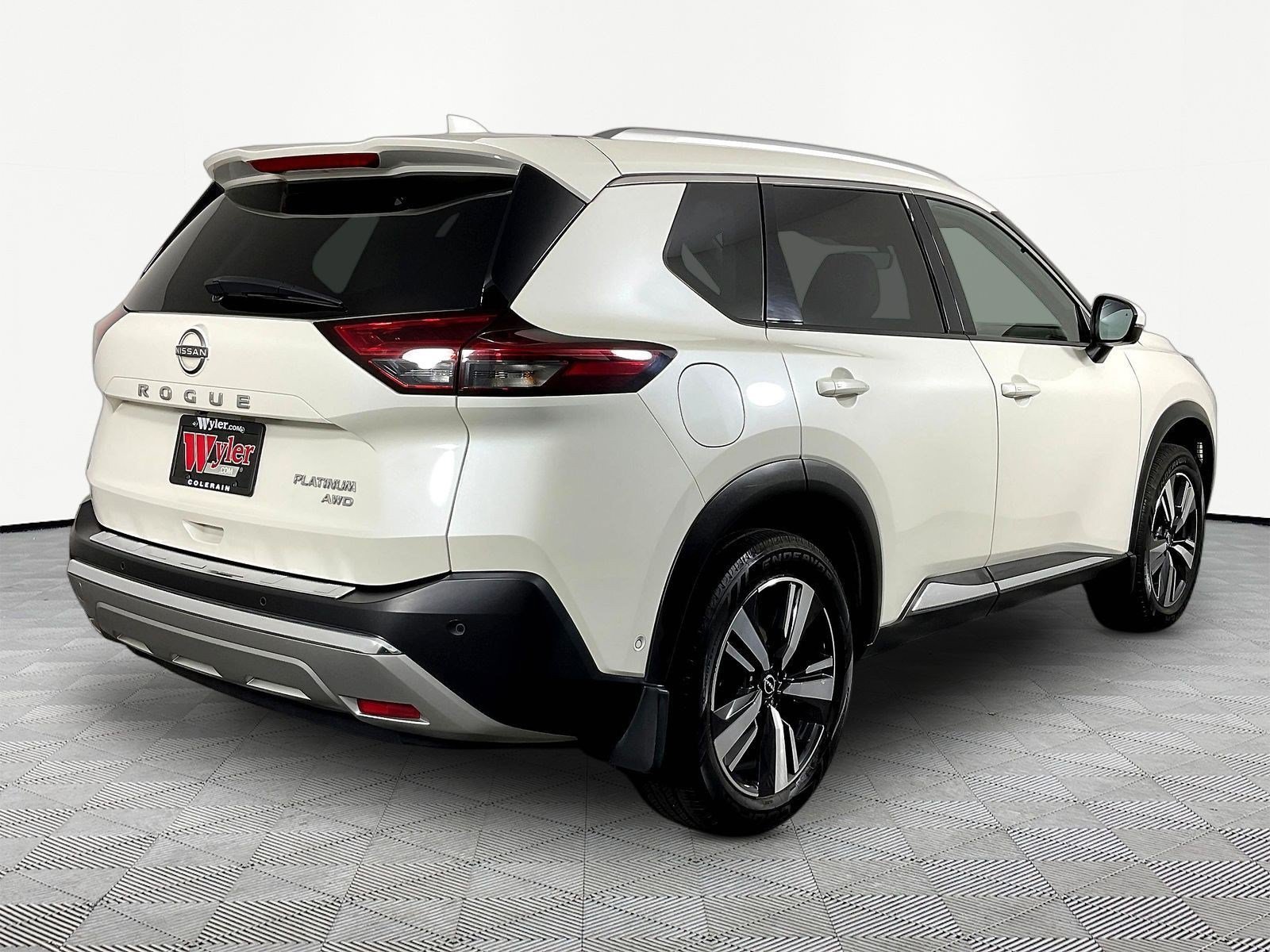 Certified 2022 Nissan Rogue Platinum w/ Head-Up Display Package AWD/4WD image 6