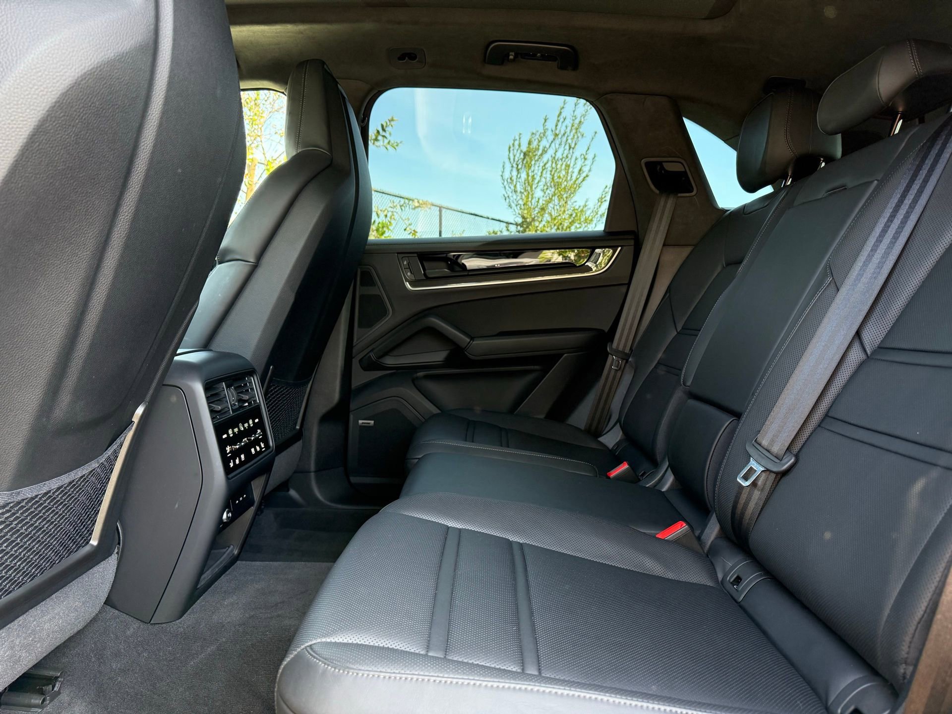 Certified 2025 Porsche Cayenne Turbo image 28