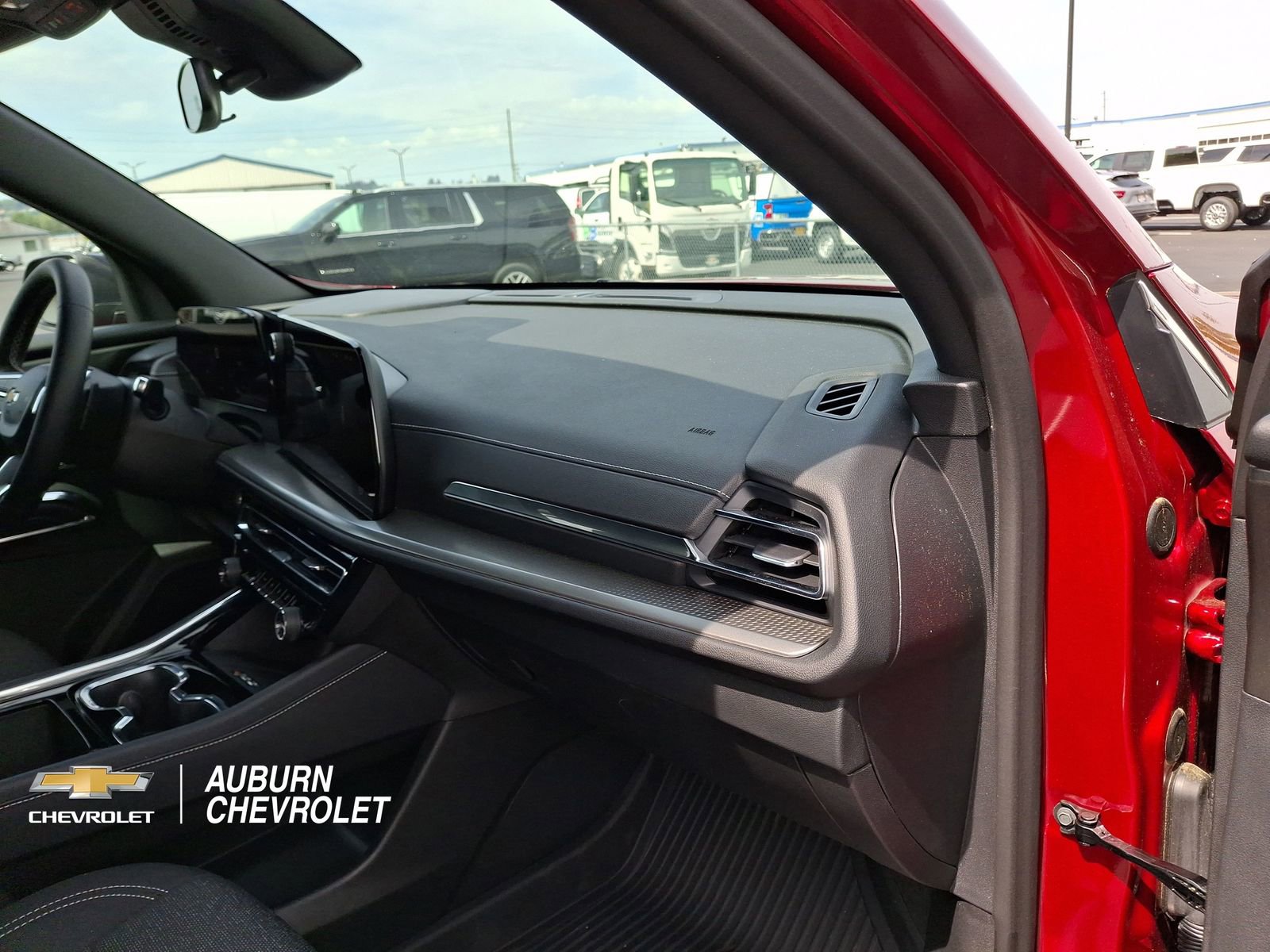 Used 2025 Chevrolet Traverse LT w/ Driver Confidence Package FWD image 25