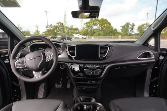 New 2026 Chrysler Voyager LX image 23