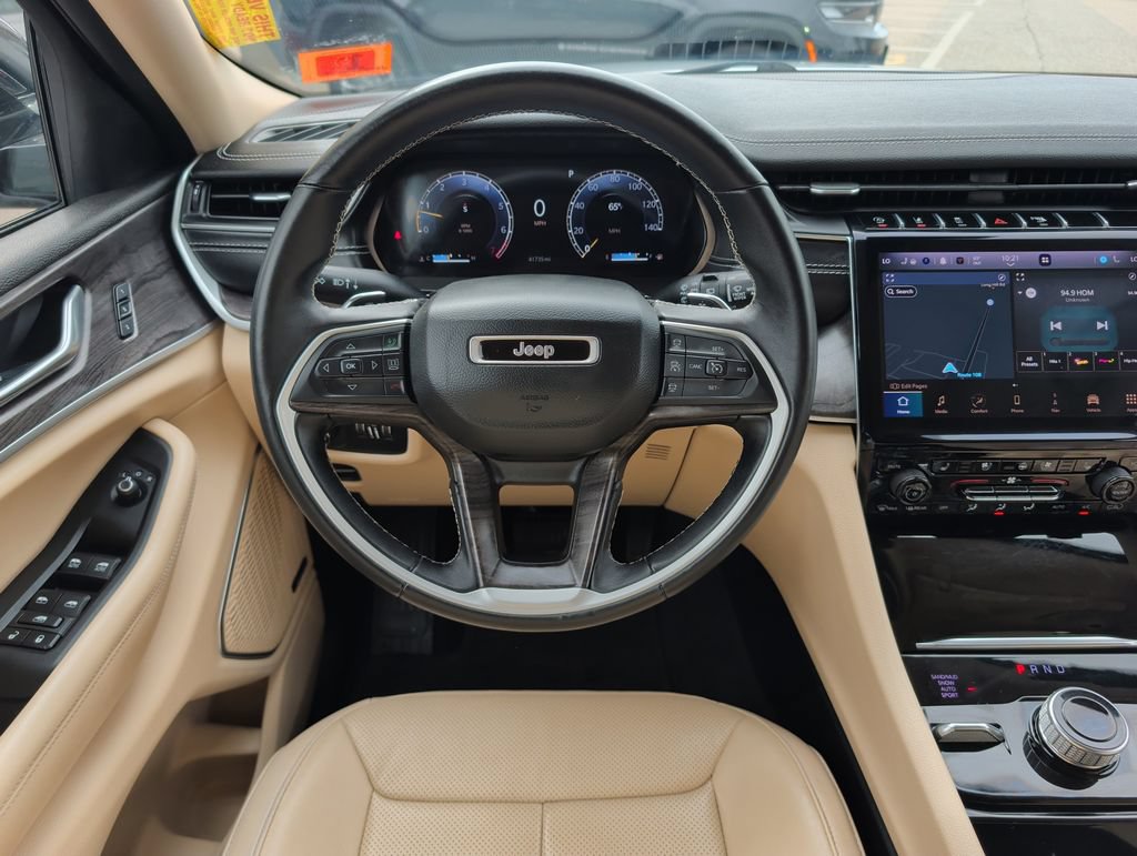 Used 2022 Jeep Grand Cherokee Limited w/ Luxury Tech Group II AWD/4WD image 17