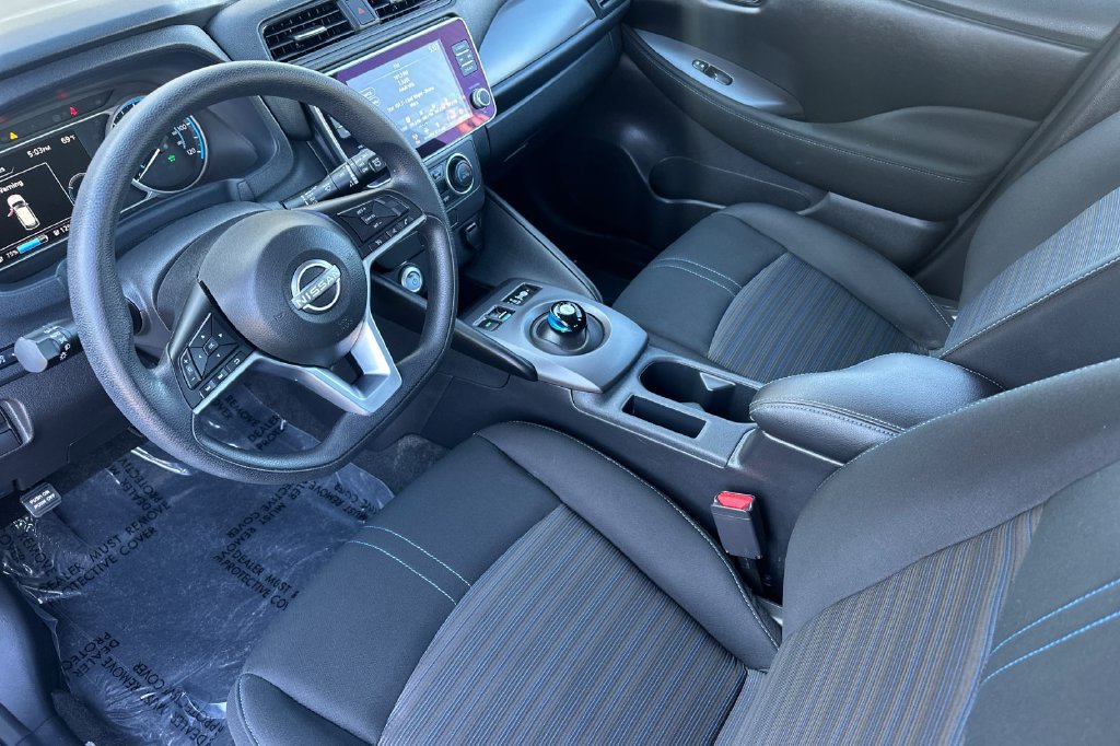 Used 2025 Nissan Leaf S FWD image 9