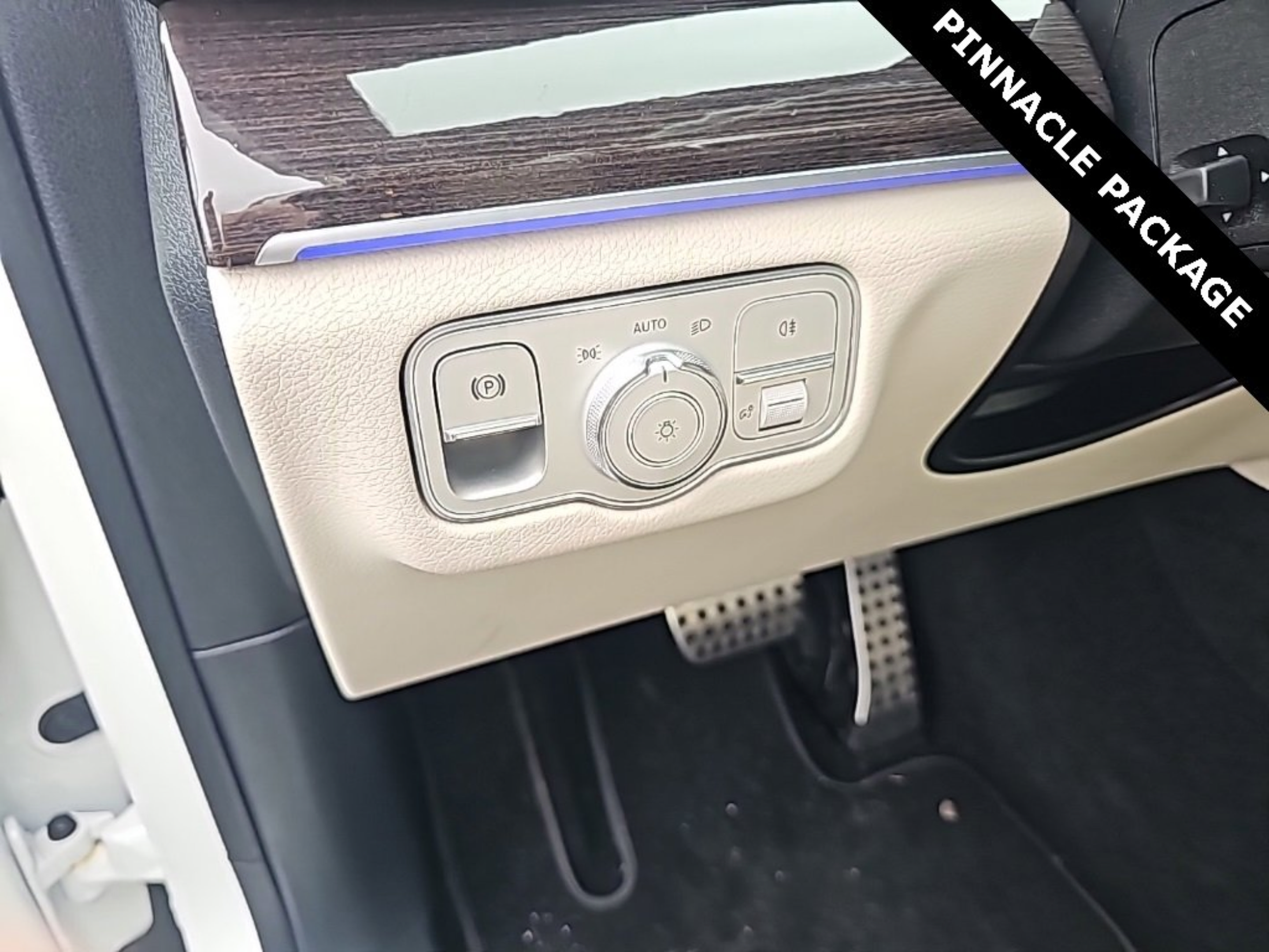 Used 2024 Mercedes-Benz GLS 450 4MATIC image 16