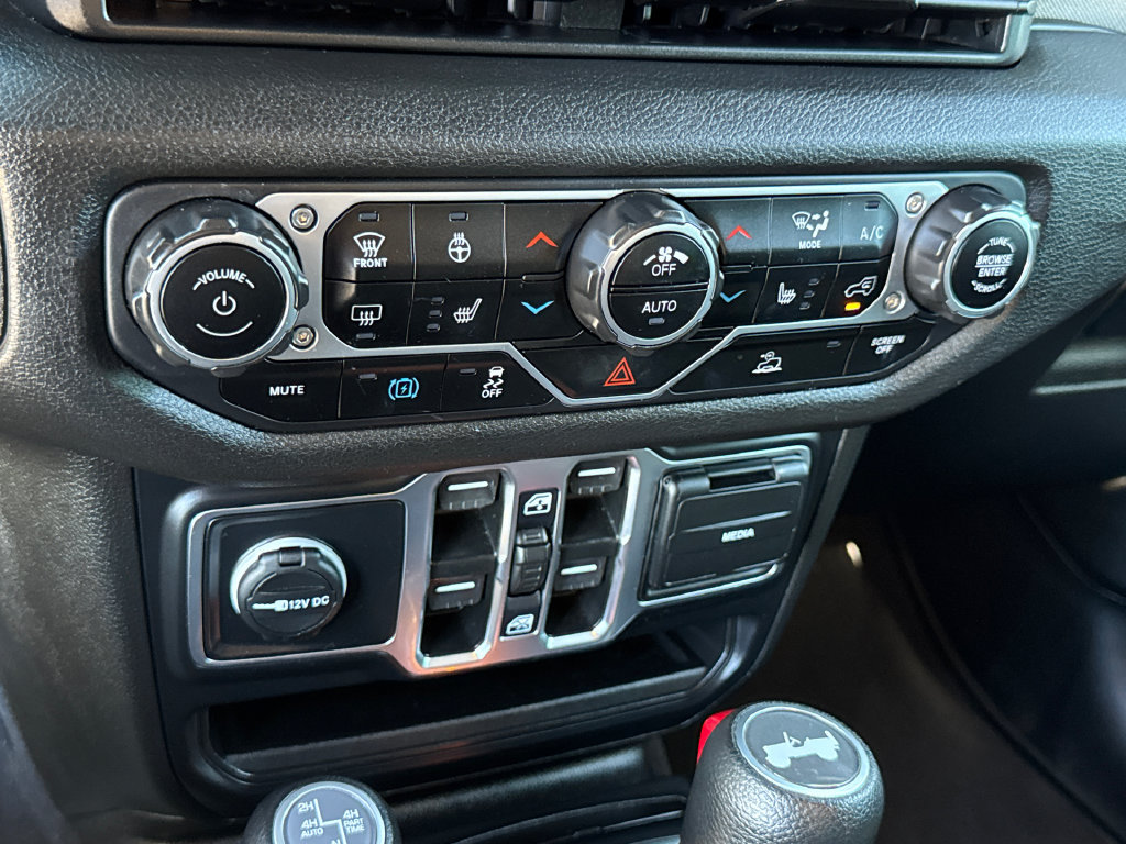 Certified 2024 Jeep Wrangler Unlimited w/ Convenience Group AWD/4WD image 30