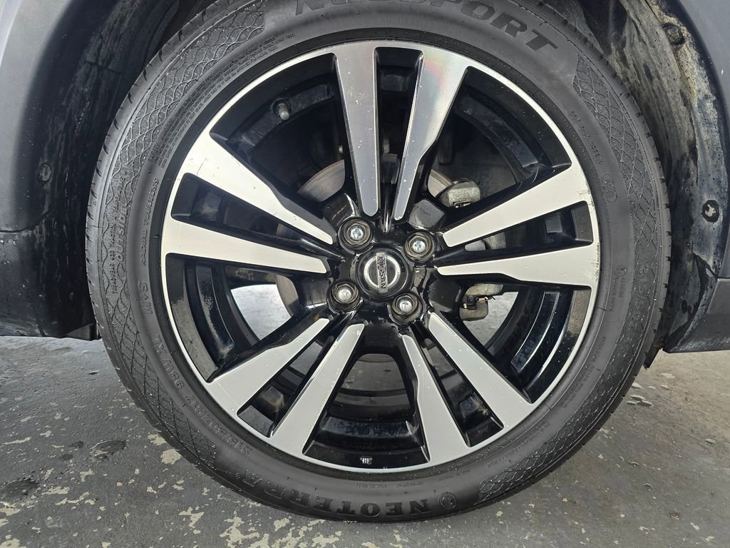 Used 2020 Nissan Kicks SV image 32