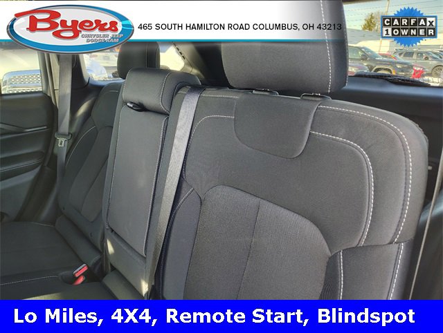 Used 2024 Jeep Grand Cherokee Laredo image 4