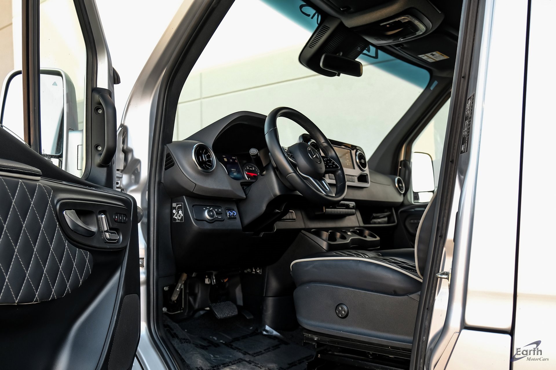 Used 2023 Mercedes-Benz Sprinter 3500 w/ Parking Package image 34