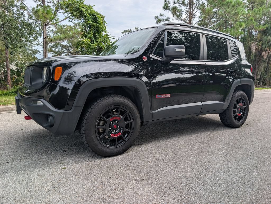 Used 2019 Jeep Renegade Trailhawk AWD/4WD image 3